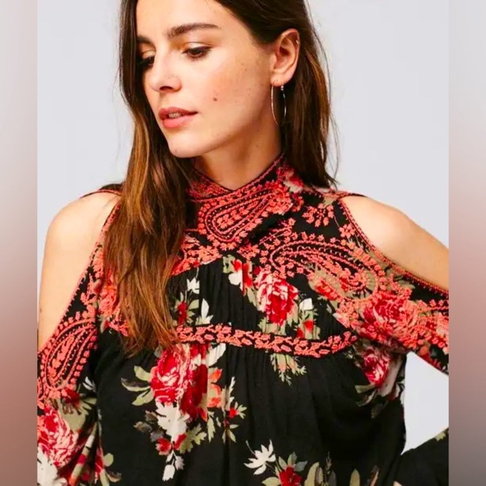 FREE PEOPLE Embroidered Floral BAINBRIDGE BellSleeve Top NWT XS